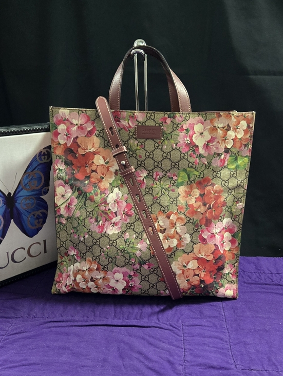 Gucci Handbags - Gucci GG Blooms Floral Tote Bag